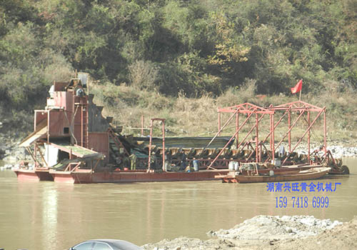采金船 工作現場(chǎng)
