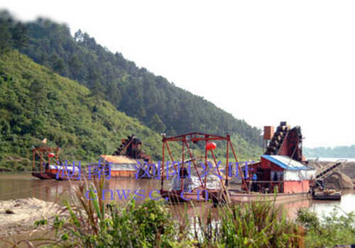 挖鐵砂、挖金兩用船